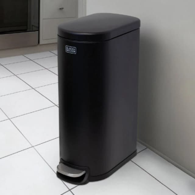 Black+Decker 30 Litre Slimline Pedal Bin - Black
